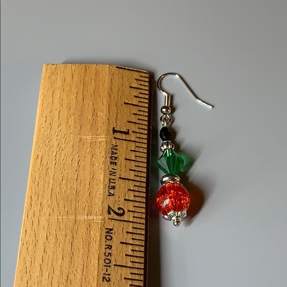 20311 ⭐️Red, green, and black earrings⭐️ - Picture 4 of 5